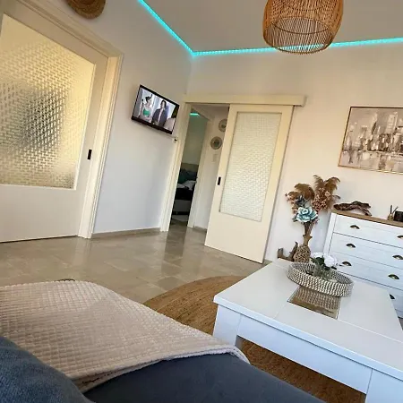 Strandhaus Am Olymp Néa Meságkala